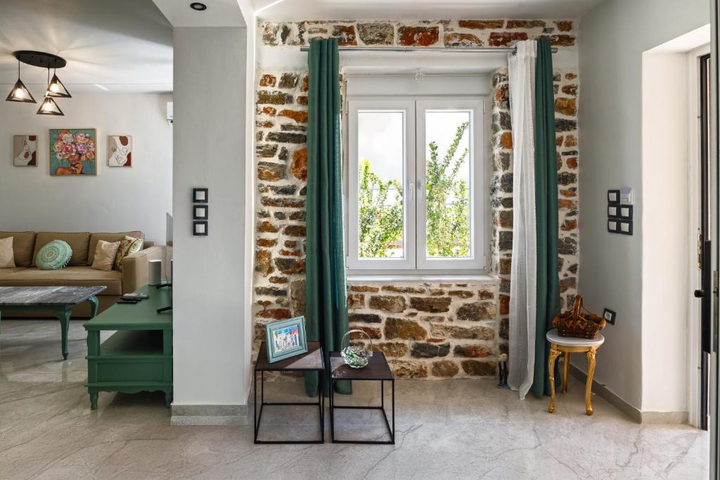 The Coastal Rock House 2