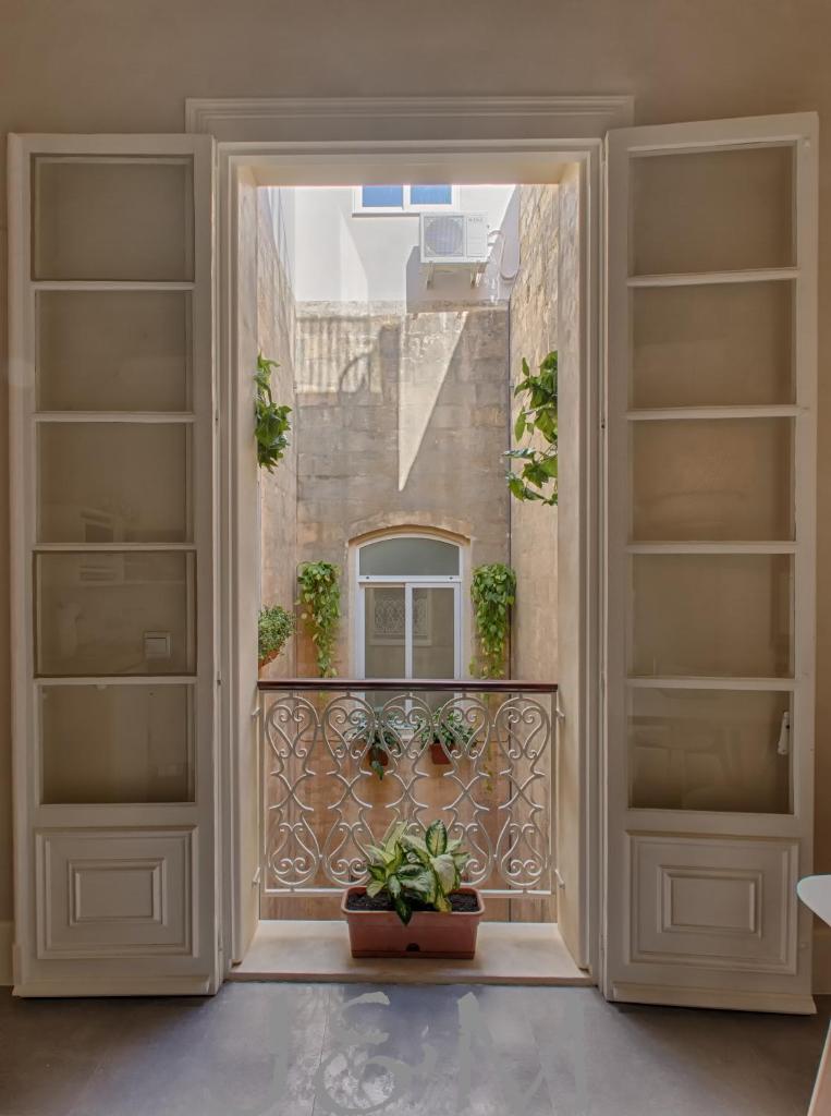 Palatial Flat inside Bright Duplex Penthouse 7