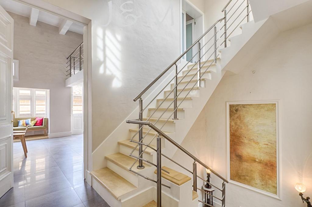 Palatial Flat inside Bright Duplex Penthouse 4