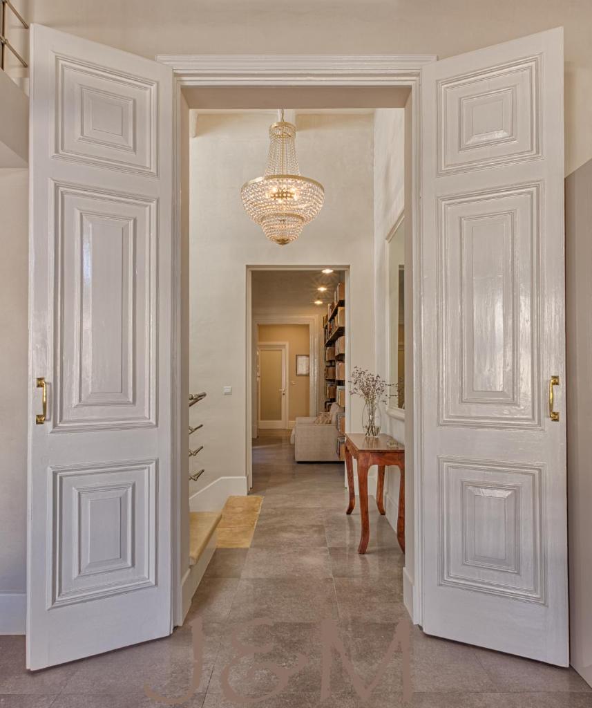 Palatial Flat inside Bright Duplex Penthouse 5