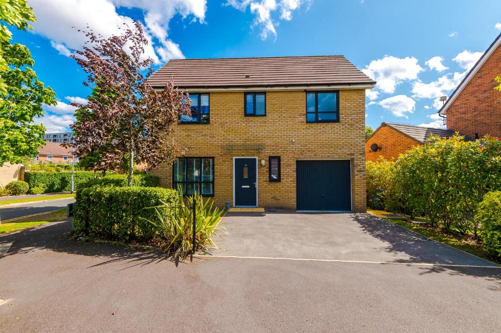 Stunning Riverside 3-Bed Home by 53 Degrees Property in Manchester with Garden & FREE Parking! 6