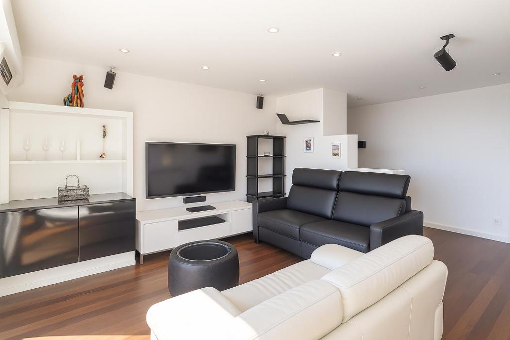 Stunning Renovated 1-Bedroom Breathtaking View 6