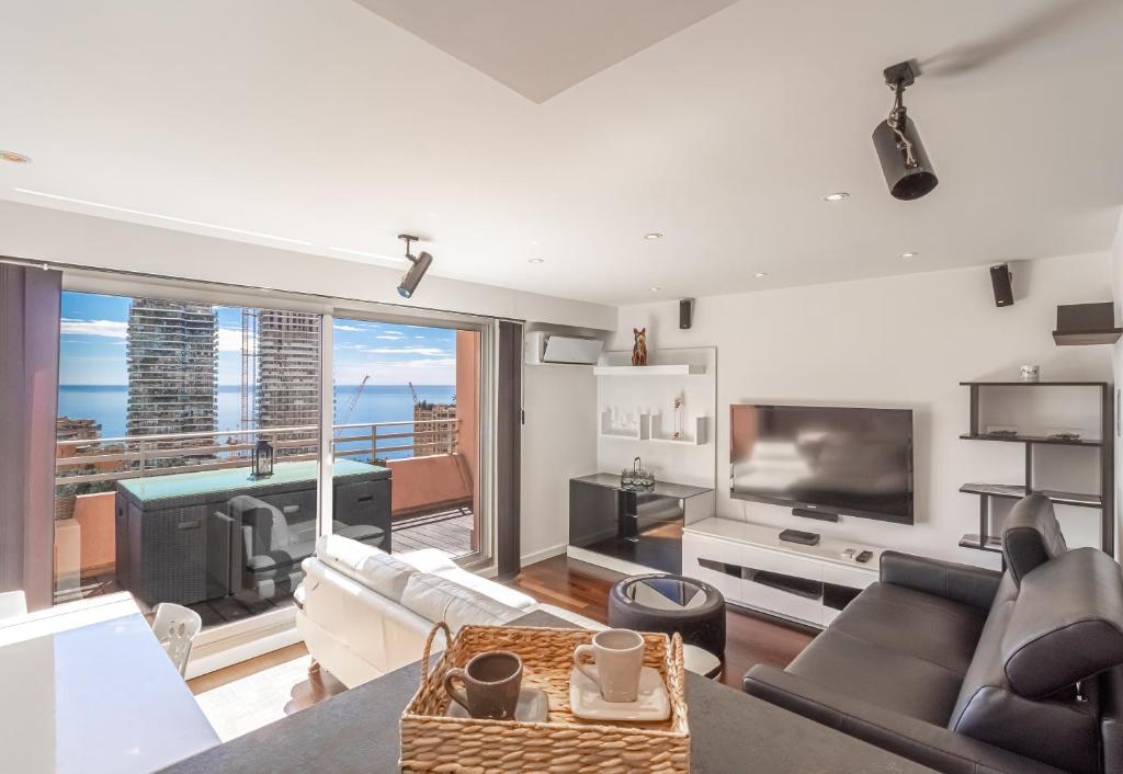 Stunning Renovated 1-Bedroom Breathtaking View 5