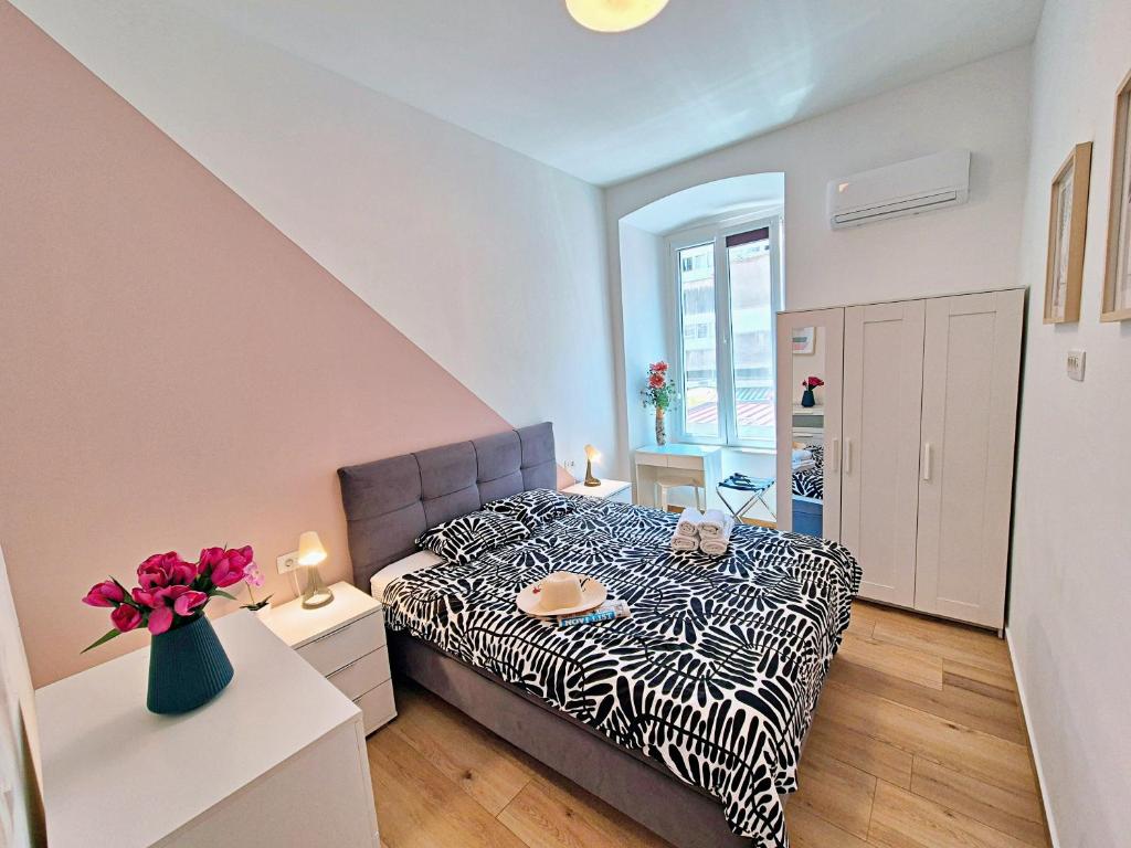 Lola's Place 2