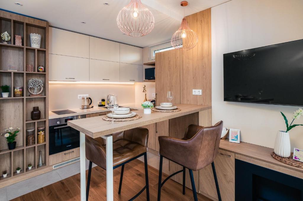 Brand New Luxury Apartments with Great Views 5