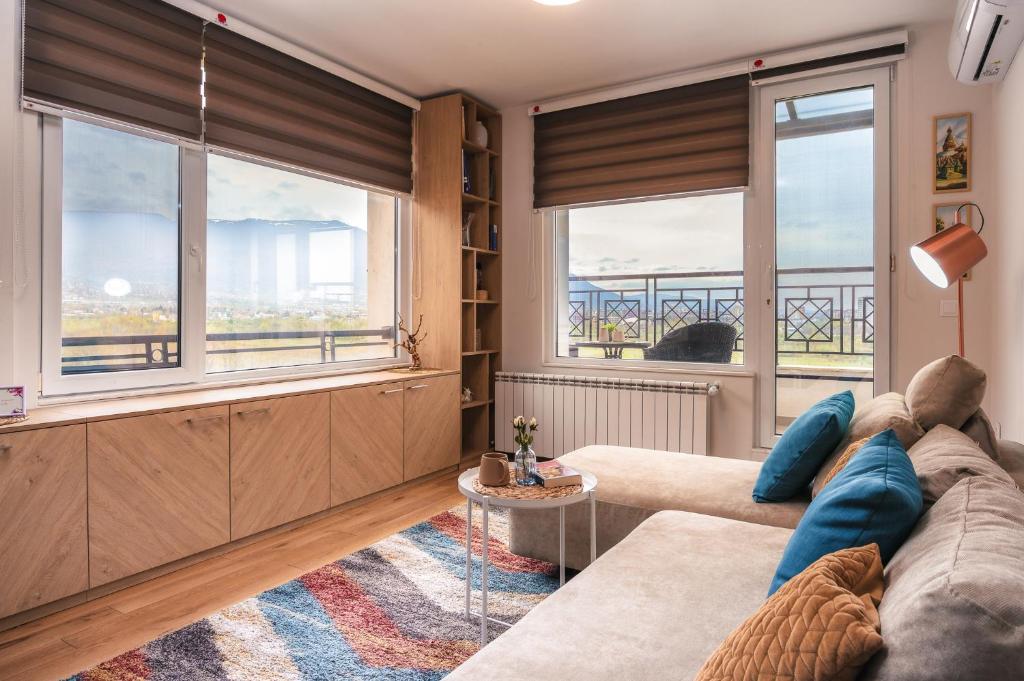 Brand New Luxury Apartments with Great Views 3