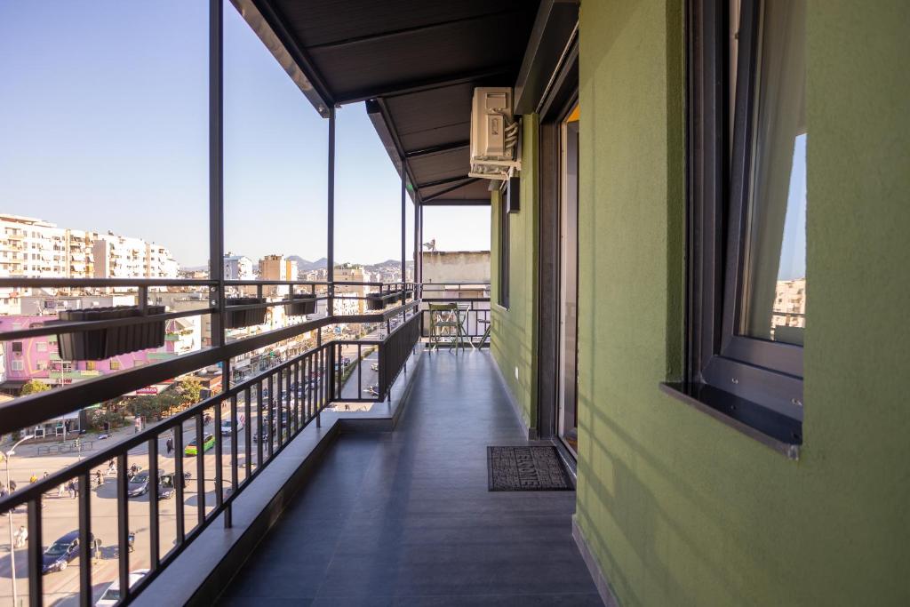 MoodSwings Apartment 6