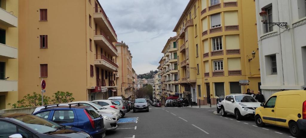 Bastia F1 type loft plein centre, calme, clim, refait à neuf et à 200m du port 6