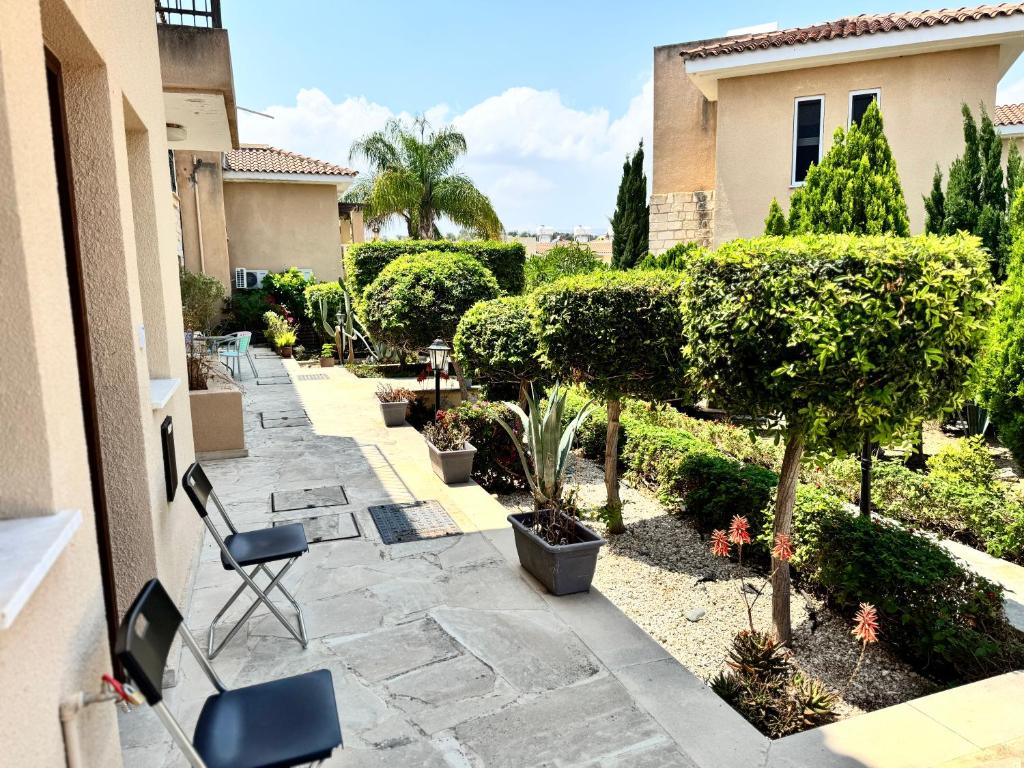 Polis Gardens 7