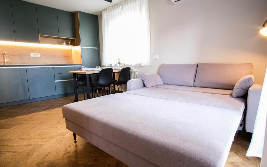 M16 Apartments 8