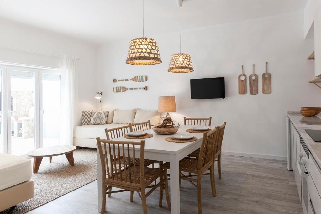 Mare Cheia (High Tide) Beach and Surf Apartments 8