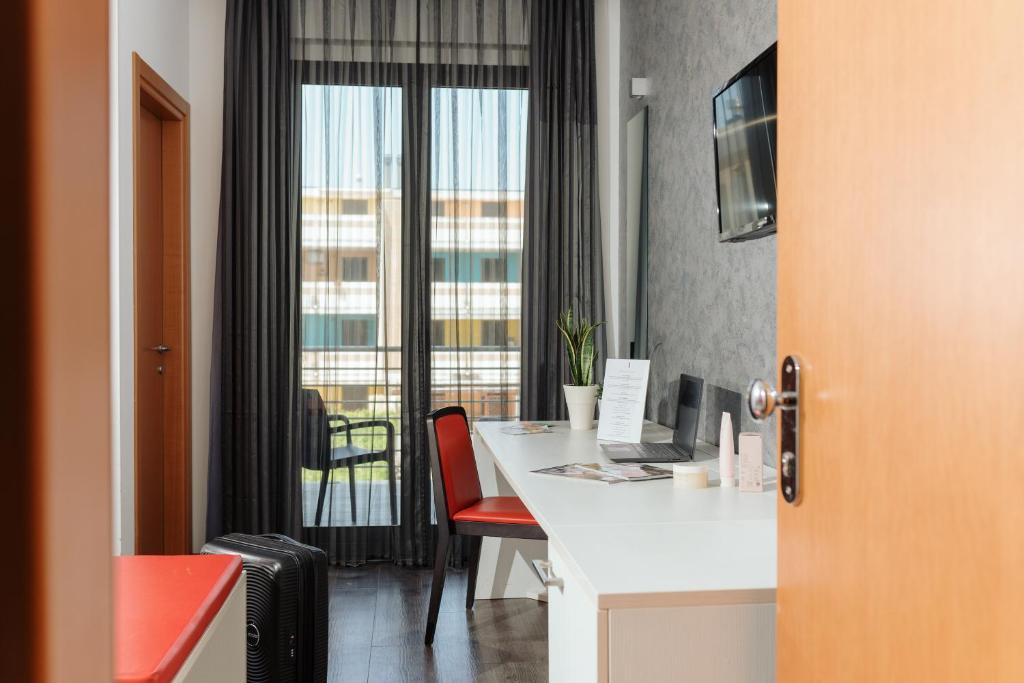 Télévision ou salle de divertissement dans l'établissement Eden Hotel