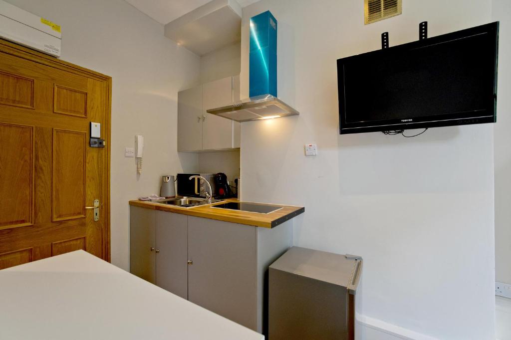 Imperial Earls Court Apartments 6