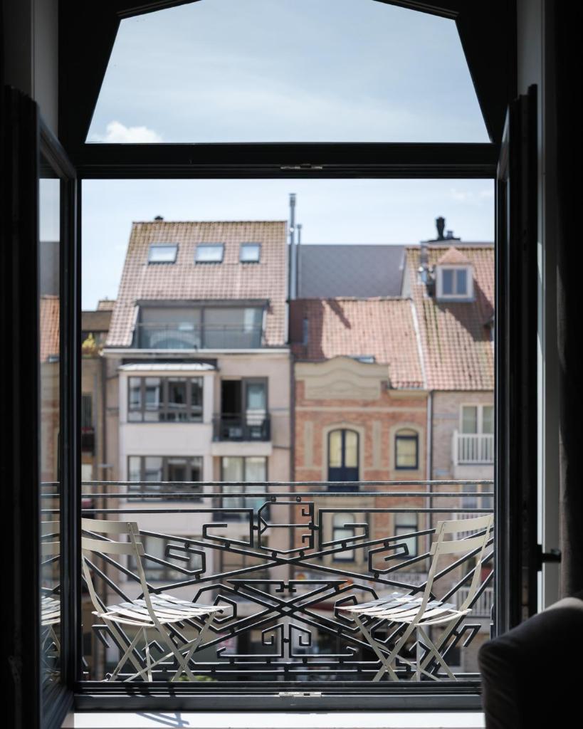 Cozy Getaway for 4 near the Beach 5