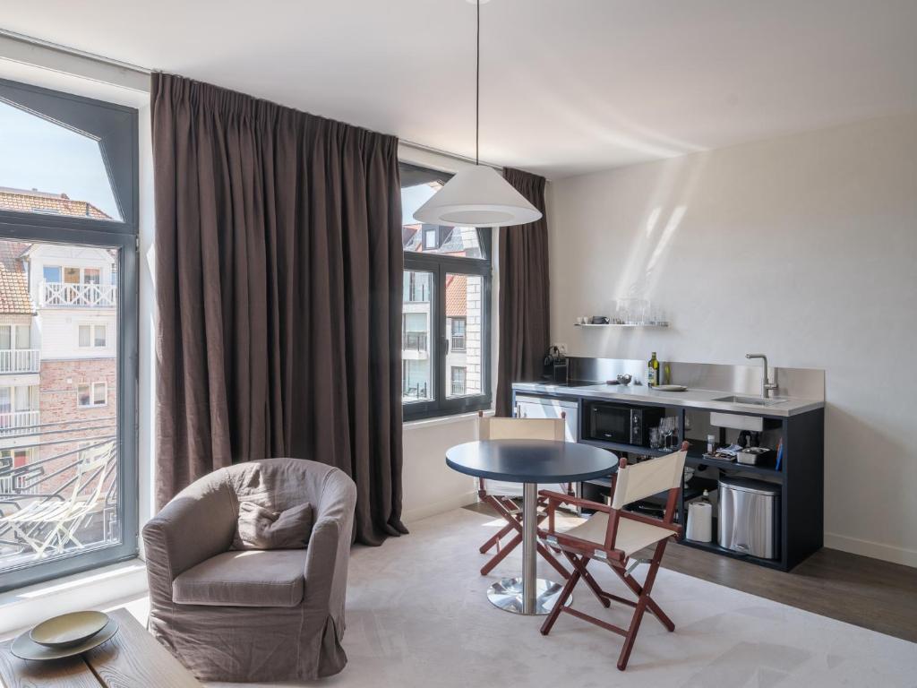 Cozy Getaway for 4 near the Beach 4