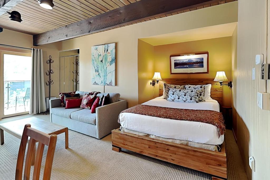 Timberline Condominiums Studio Standard Unit 216