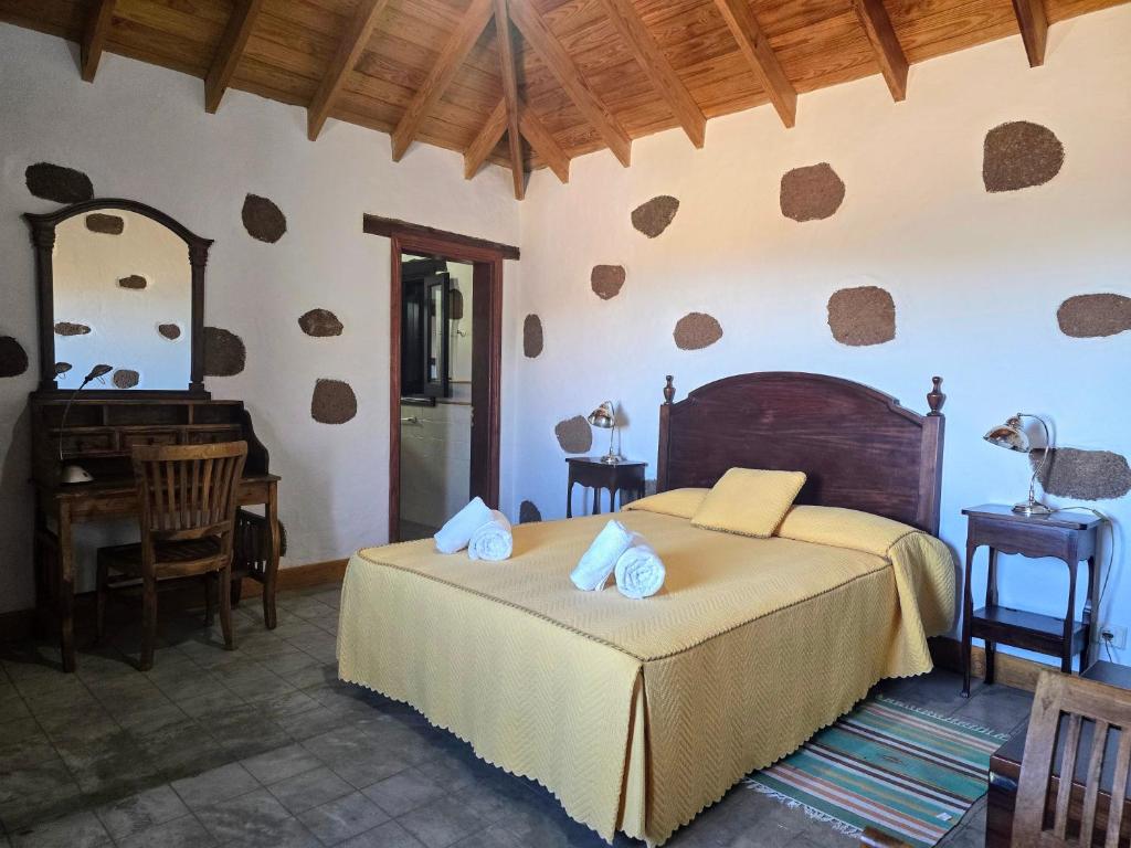 CR La Montañeta "by henrypole home" 2