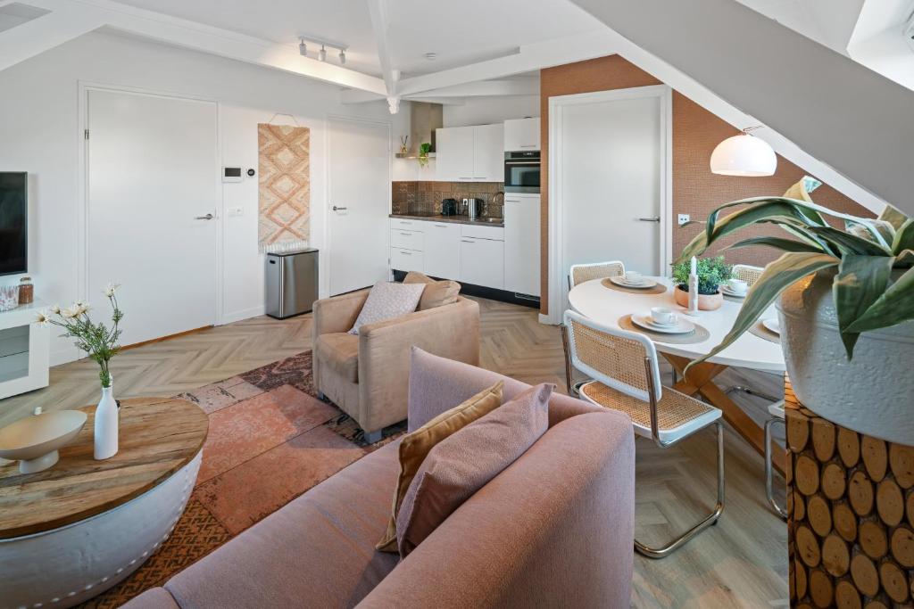 Stylish-loft near city center and park 5