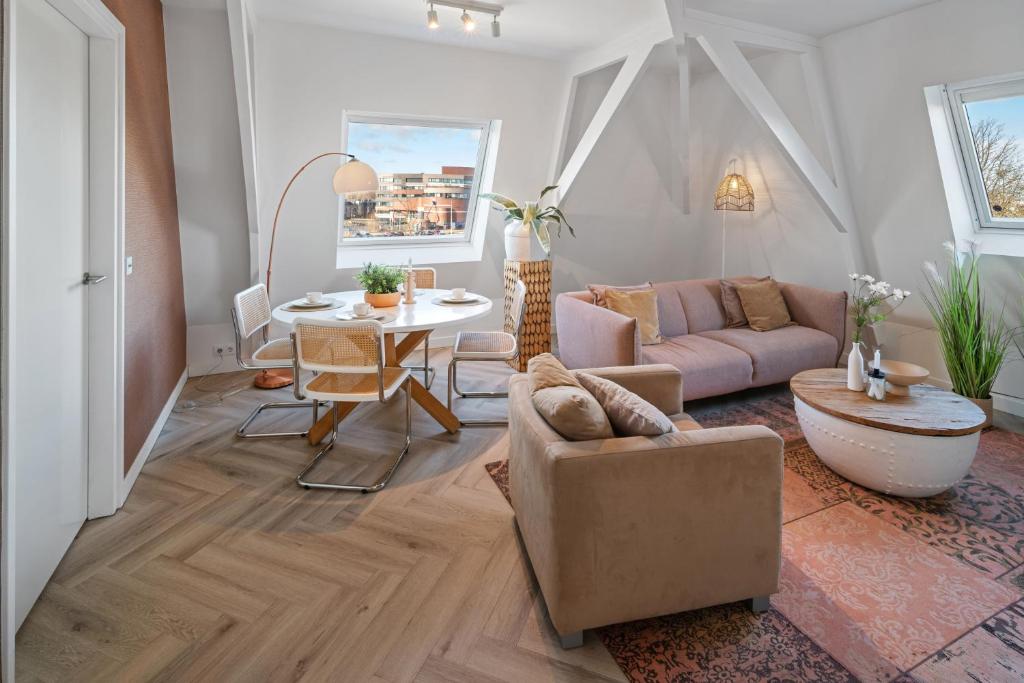 Stylish-loft near city center and park 4