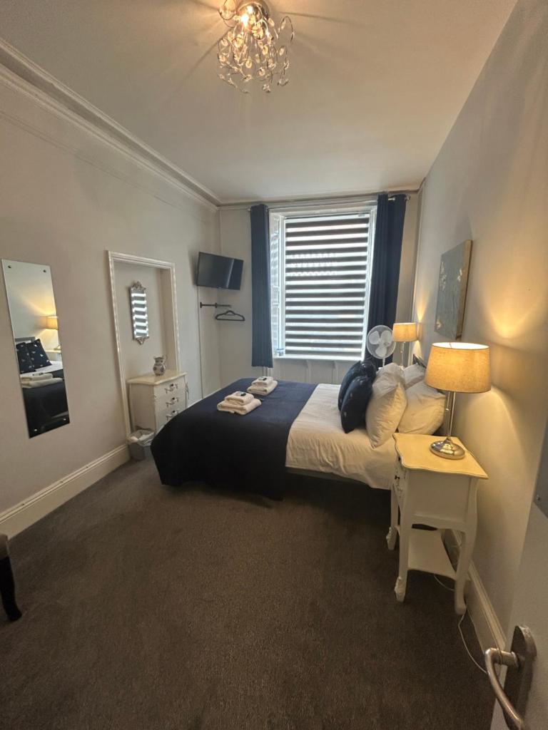 Flat 5 - 2 Bed City Centre Affordable Quality 6