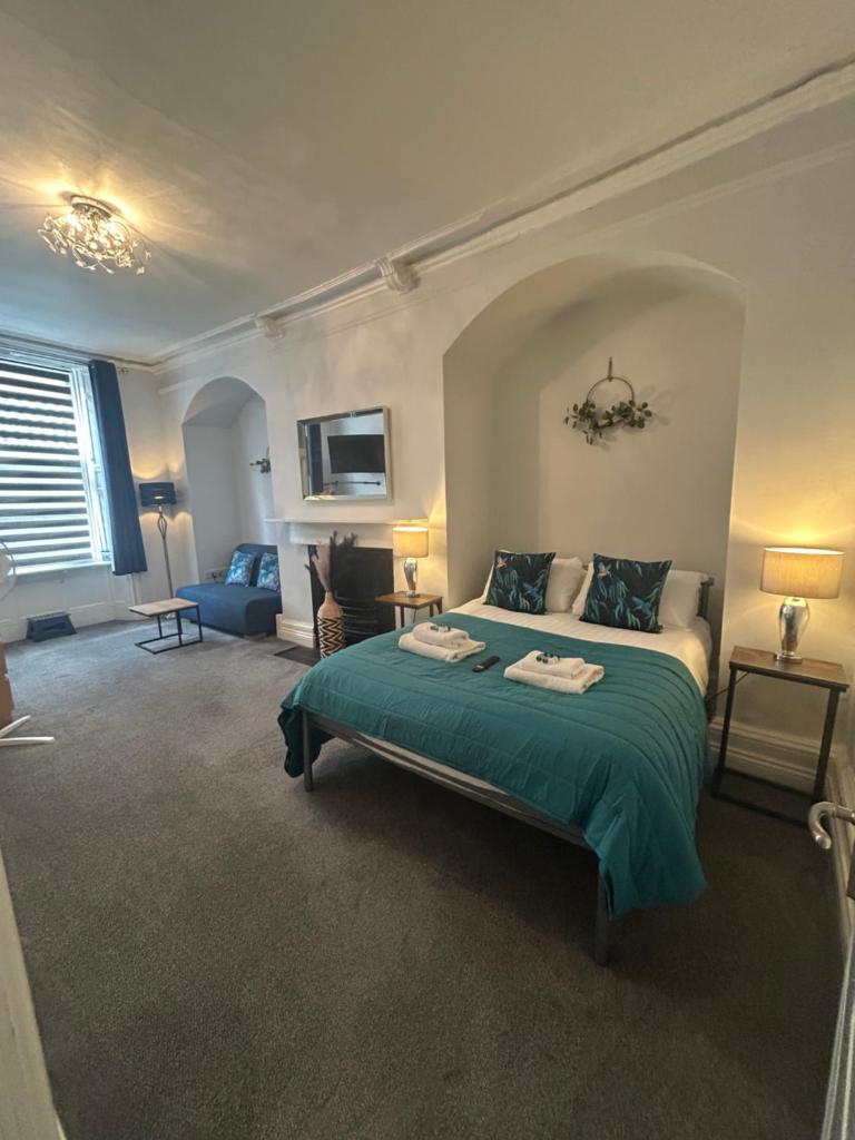 Flat 5 - 2 Bed City Centre Affordable Quality 2