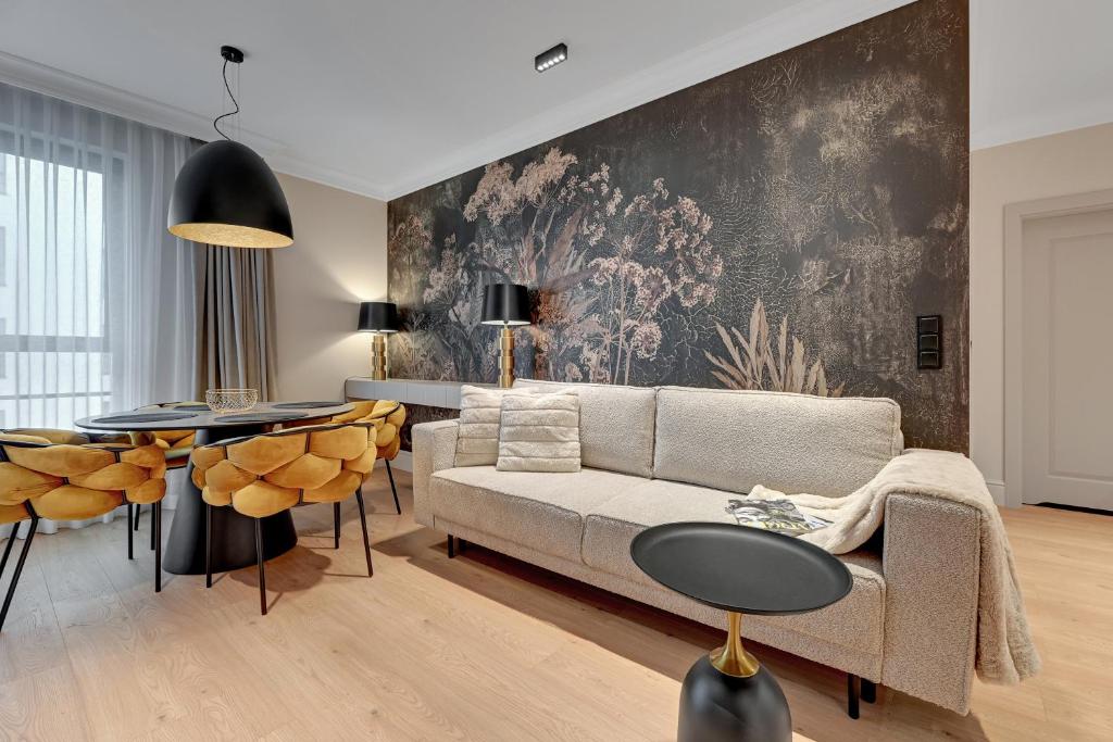 DOKI Living Suites - Foodhall & Parking by Downtown Apartments 8
