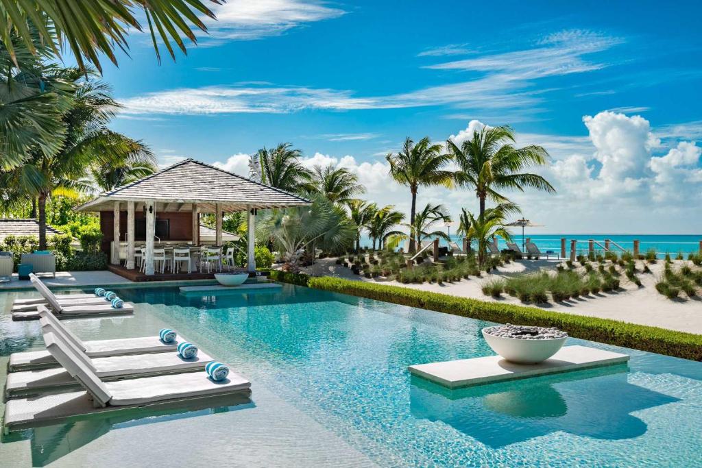 Beautiful contemporary style villa on the beach
