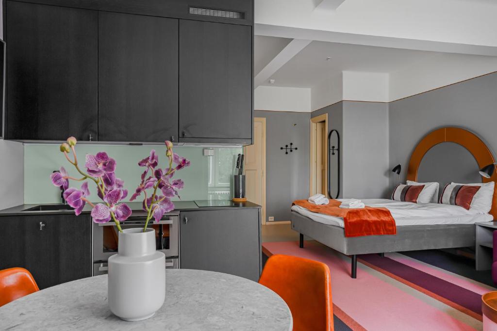 The Apartments Company - The Sweet 2
