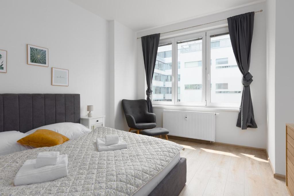 Apartment with 2 bedrooms with kitchen near metro 5