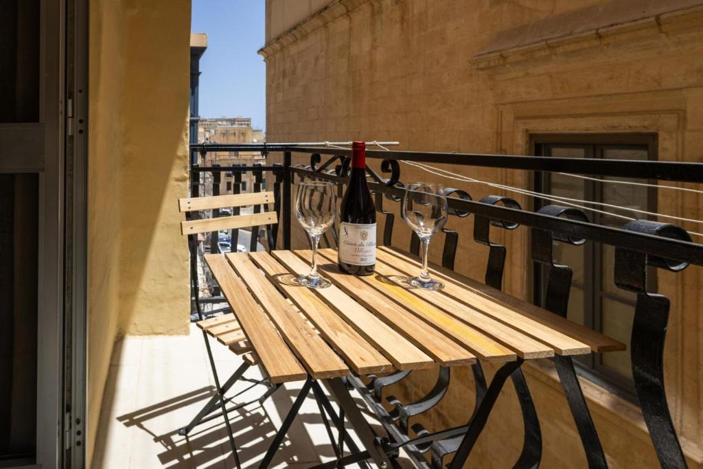 Valletta 1BR Townhouse Escape 8