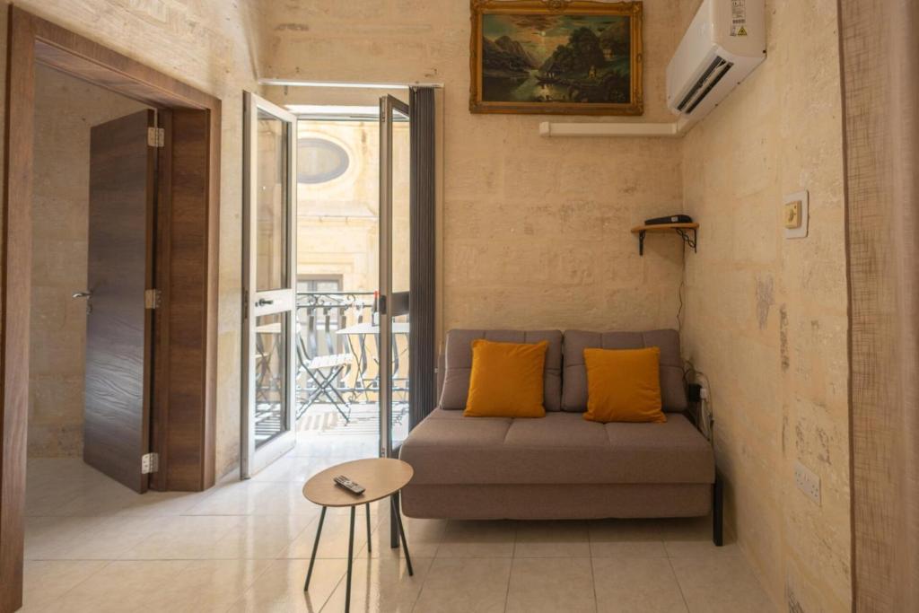 Valletta 1BR Townhouse Escape 6