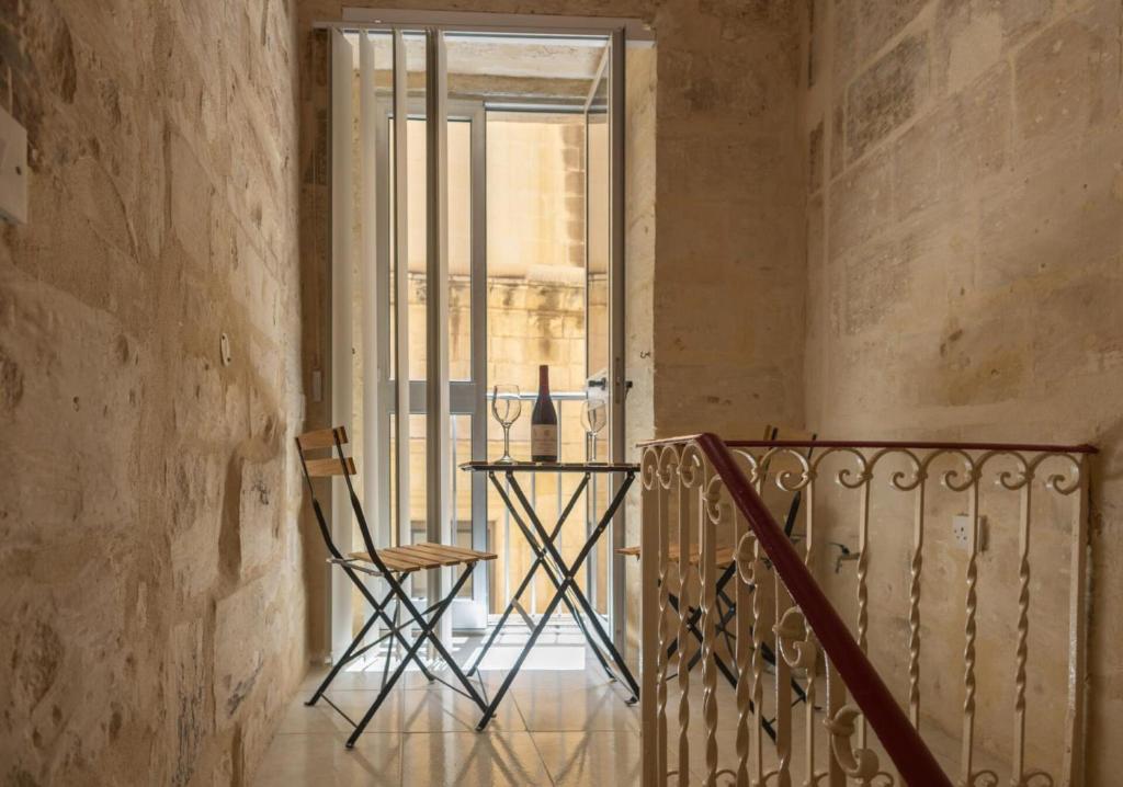 Valletta 1BR Townhouse Escape 4