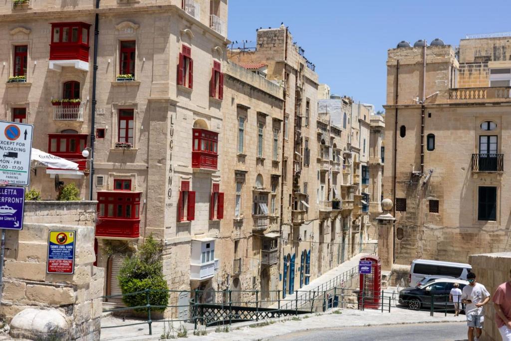 Valletta 1BR Townhouse Escape 7