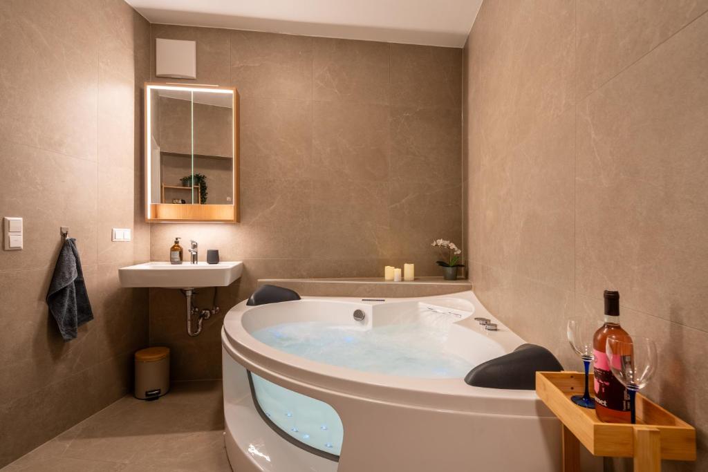 Luxury Wellness Suite with Sauna & Whirlpool by HERO HOMES 2