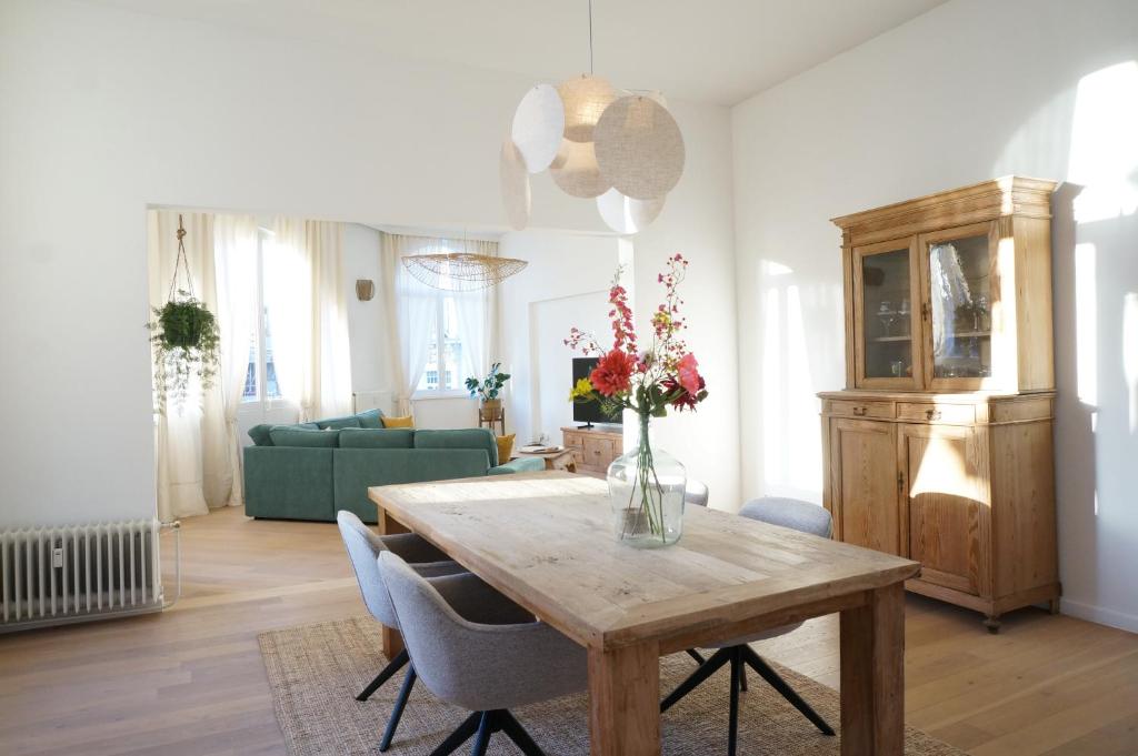 Charming, spacious & luxurious - 2-bedroom apartment at wonderful location 1