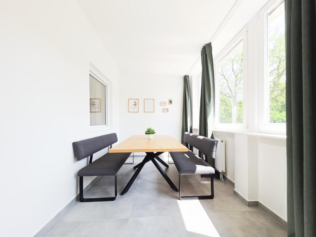 Tolstov Apartments - 3 Room Apartments - Kitchen - Dining Room - 25 min to Messe DUS 4