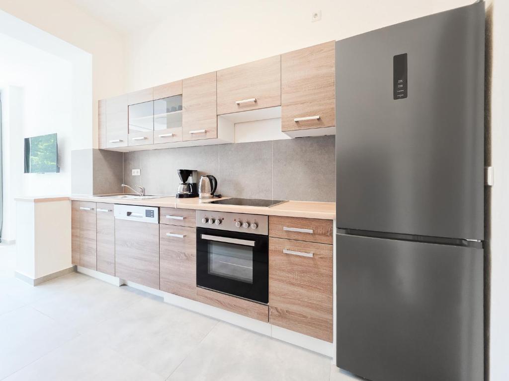 Tolstov Apartments - 3 Room Apartments - Kitchen - Dining Room - 25 min to Messe DUS 8