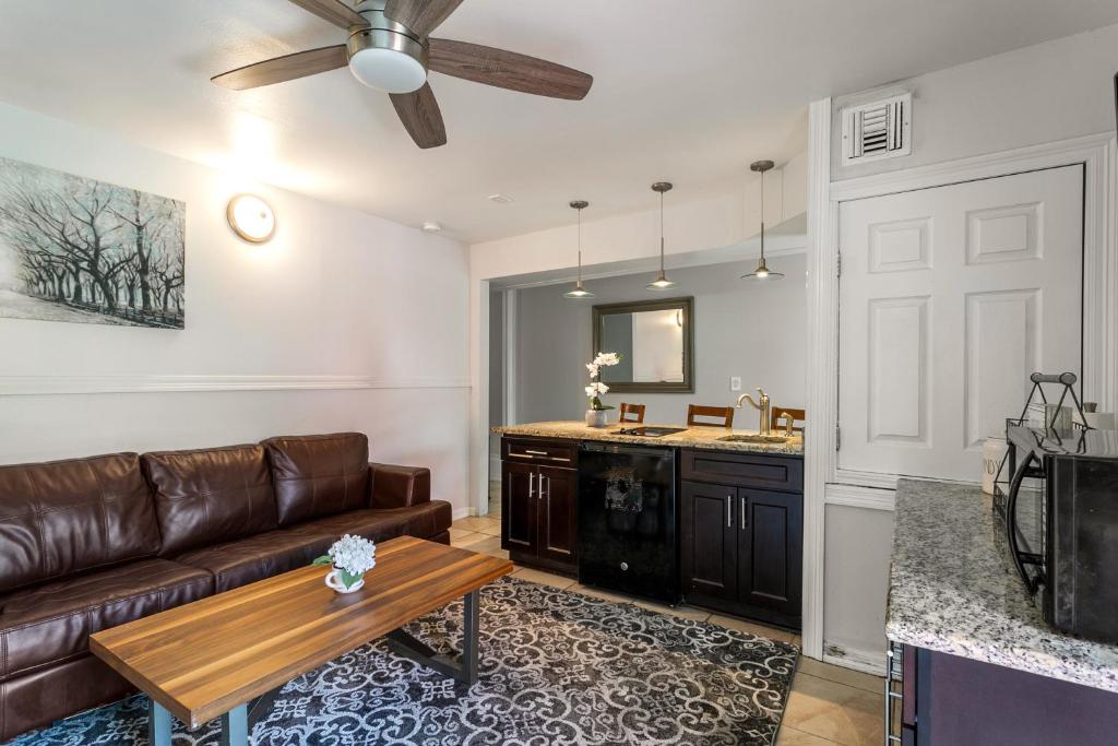 Modern 4BR Elegant Living - Downtown NOLA 6