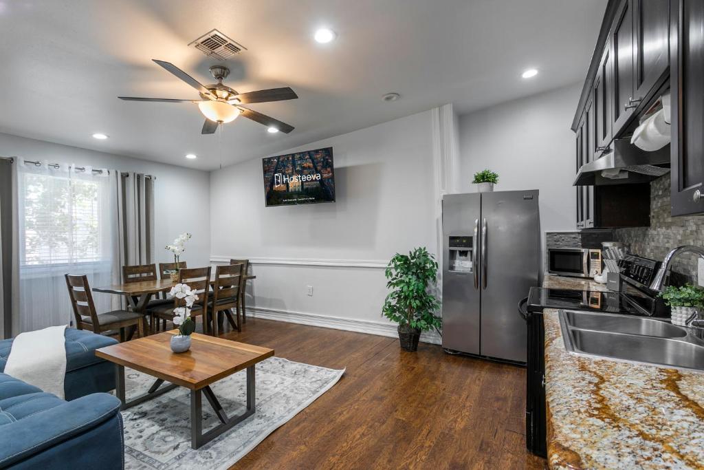 Modern 4BR Elegant Living - Downtown NOLA 3