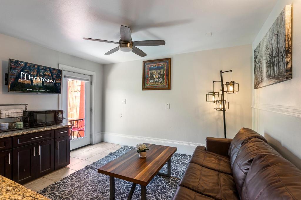 Modern 4BR Elegant Living - Downtown NOLA 5