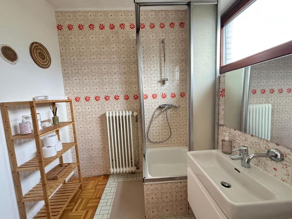 150qm-6 Rooms-Free Privat Parking-2 Bathrooms-Wifi-Yihapartment 3