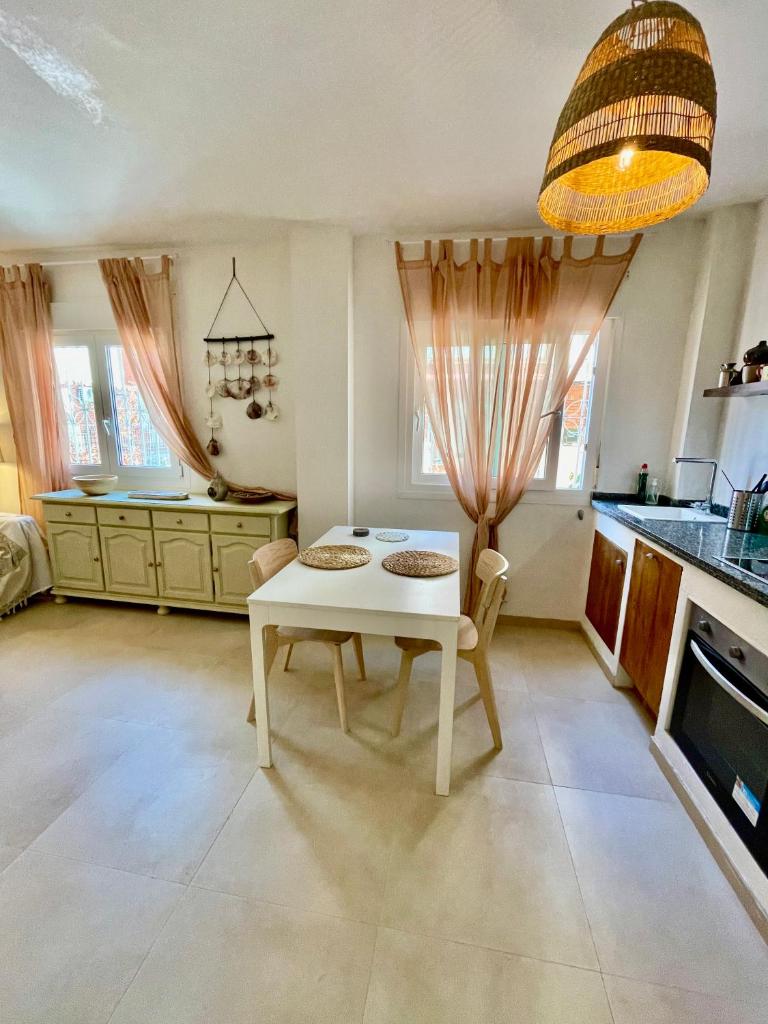 Sun and Sea Modern Studio El Palo 1 min to Beach 4