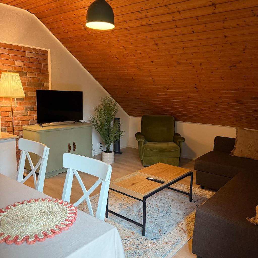 Holziges Dachgeschoss-Apartment 5