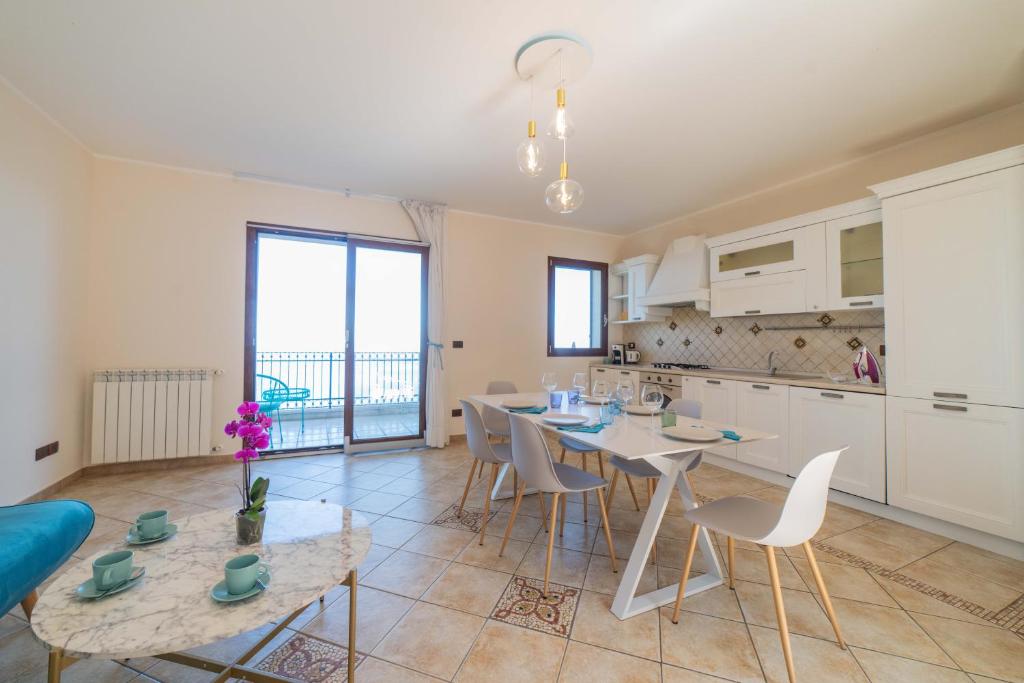 Taormina Sea View Apartment 7