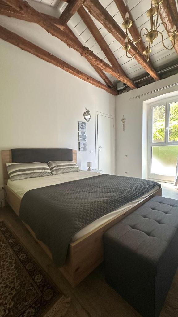 Casa indipendente con giardino privato e posto macchina gratuito 2