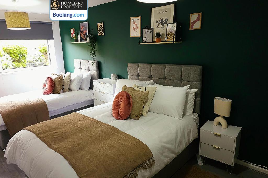 2 Large Bedroom House By Homebird Property Management Short Lets & Serviced Accommodation Leeds With Private Parking & Garden 3