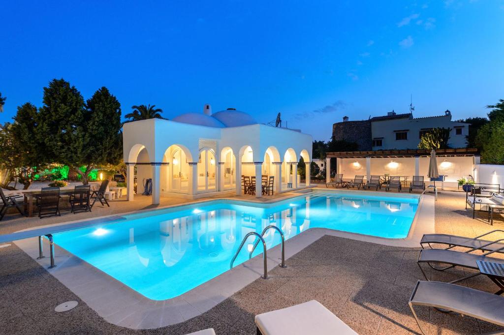 Villa 8BR, Sea views, walk to the beach, pool