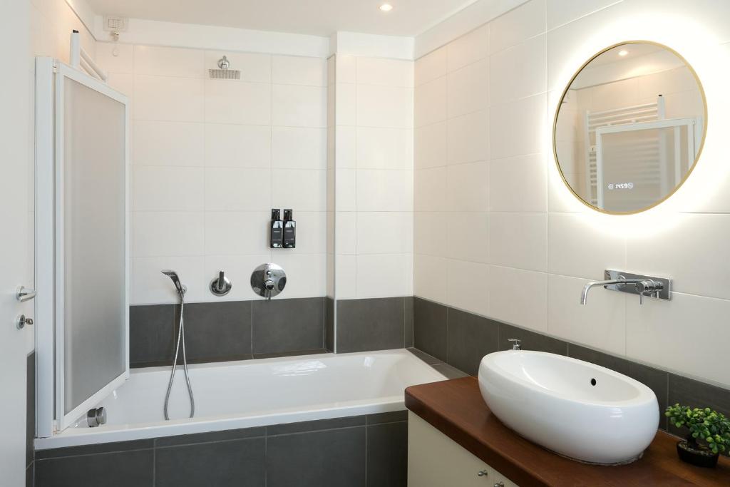 Porta Romana Exclusive Apartment - City Center - M3 3