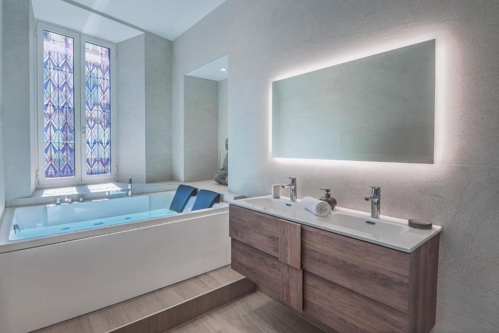 Magnifique appartement - Jacuzzi - Port de Nice 7