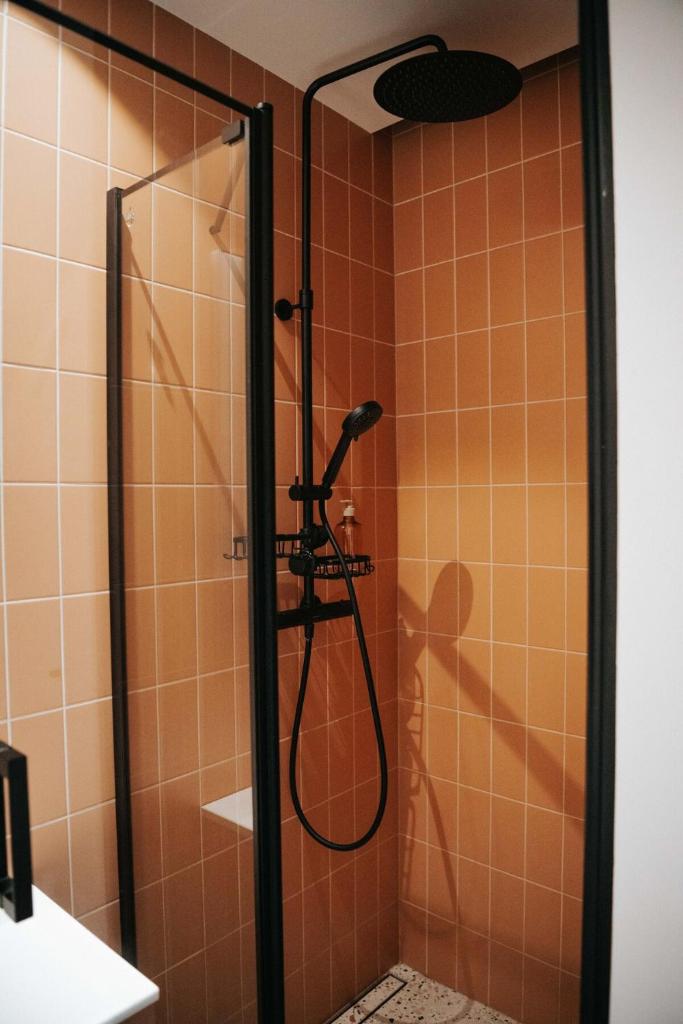 City Breeze Flat, Self Ceck-In, Free parking 8